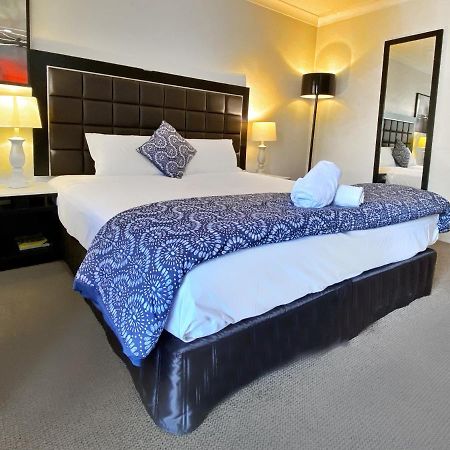 Almond Inn Тамуърт Екстериор снимка