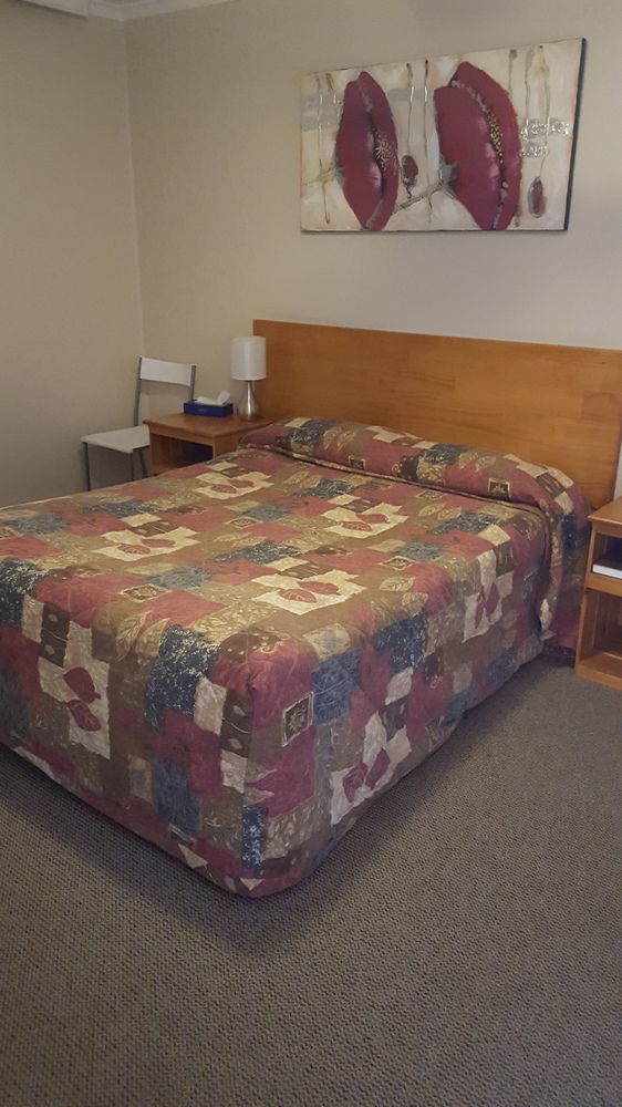 Almond Inn Тамуърт Екстериор снимка
