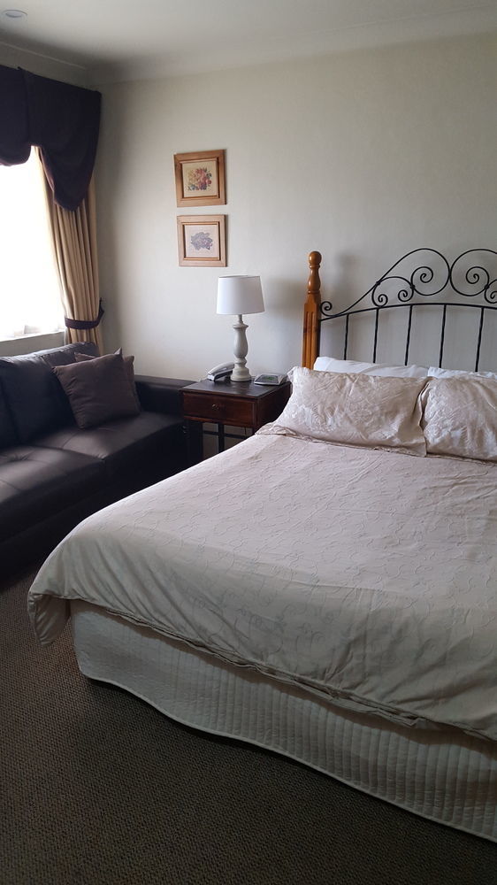 Almond Inn Тамуърт Екстериор снимка