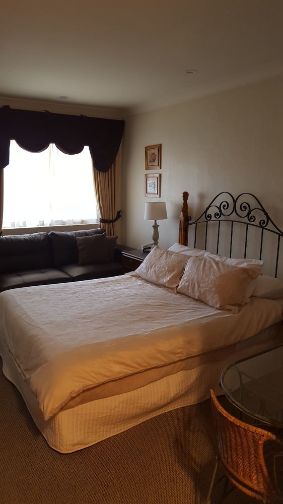 Almond Inn Тамуърт Екстериор снимка