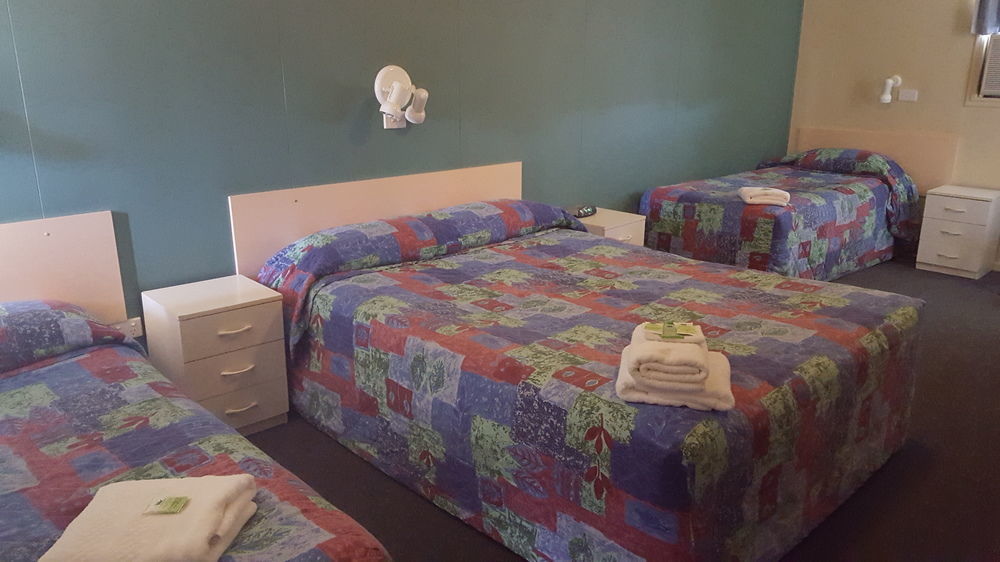 Almond Inn Тамуърт Екстериор снимка