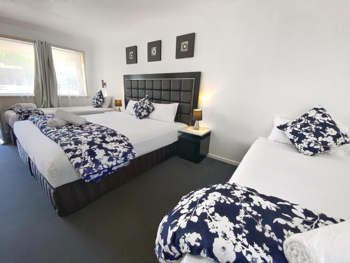 Almond Inn Тамуърт Екстериор снимка