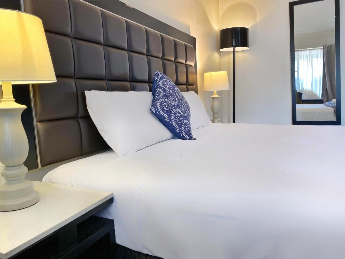 Almond Inn Тамуърт Екстериор снимка