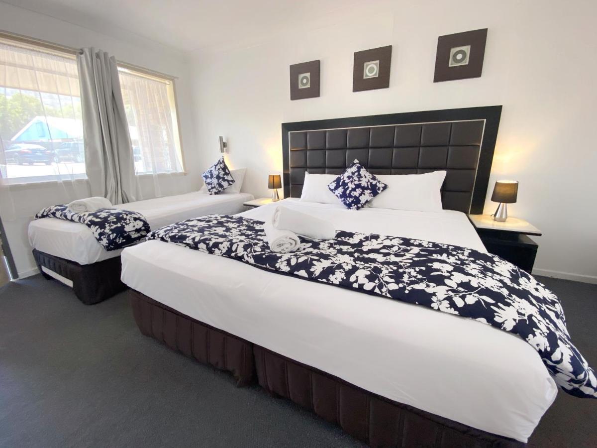 Almond Inn Тамуърт Екстериор снимка